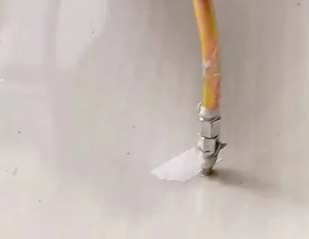 常州瓷砖空鼓维修公司专业解答在瓷砖铺贴过程中，如果使用的砂料过粗（如全部使用了粗砂），可能会导致以下问题