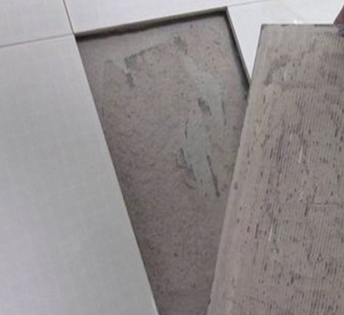常州瓷砖空鼓维修公司分享瓷砖铺贴时如果打浆（即涂抹在瓷砖背面和基层上的砂浆或瓷砖胶）过少，会带来以下问题